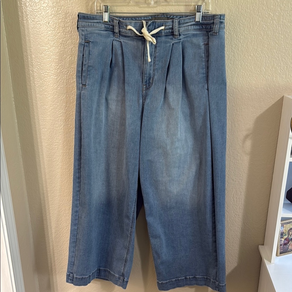 Torrid Ladies ankle wide leg Blue Jeans